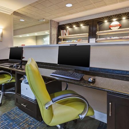 Hampton Inn Princeton Bagian luar foto