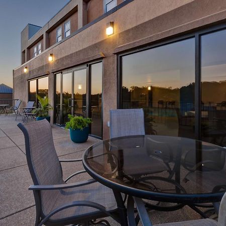Hampton Inn Princeton Bagian luar foto