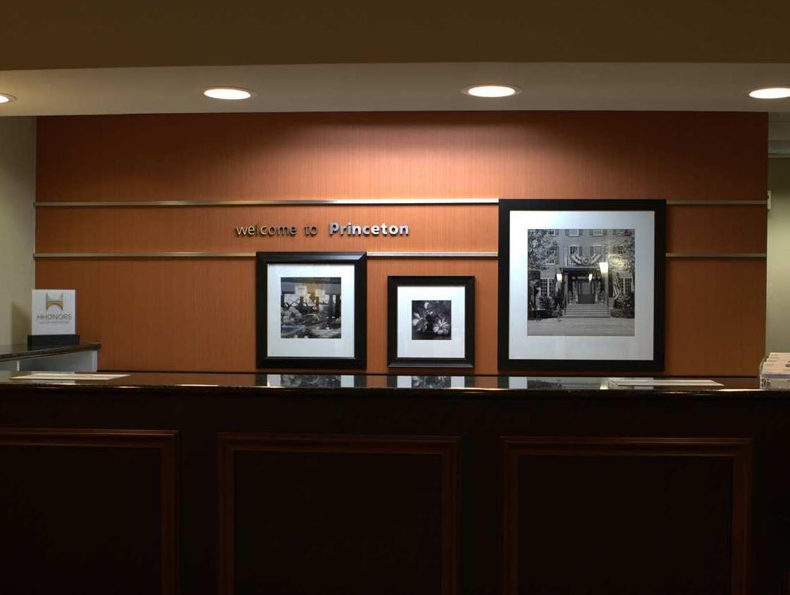 Hampton Inn Princeton Bagian luar foto