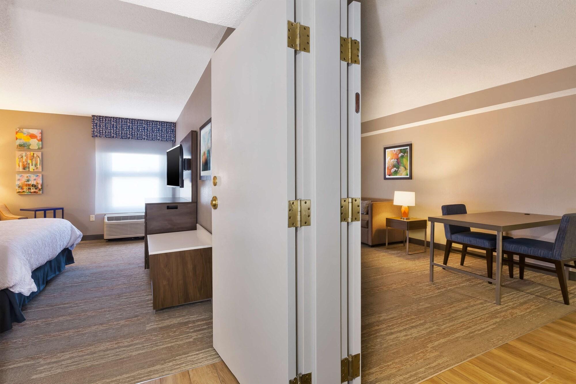 Hampton Inn Princeton Bagian luar foto