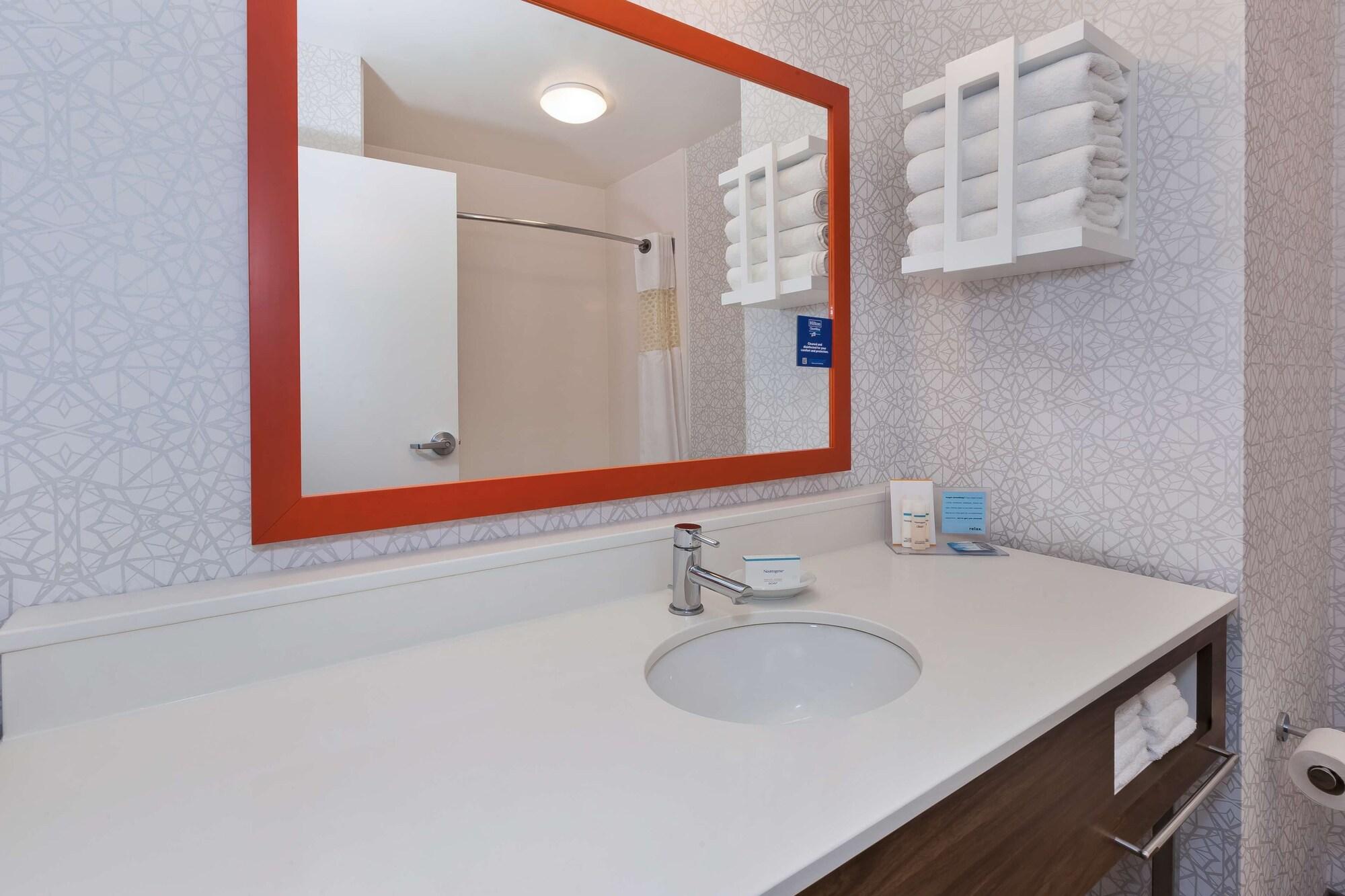 Hampton Inn Princeton Bagian luar foto