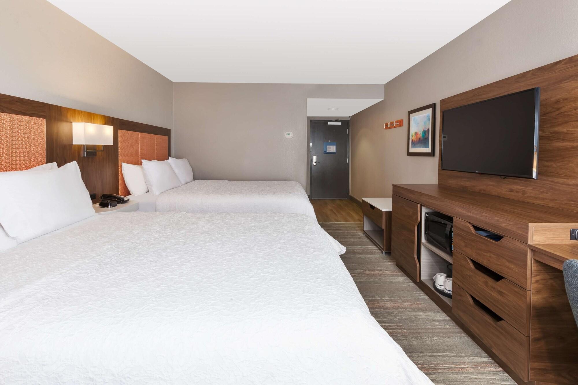 Hampton Inn Princeton Bagian luar foto