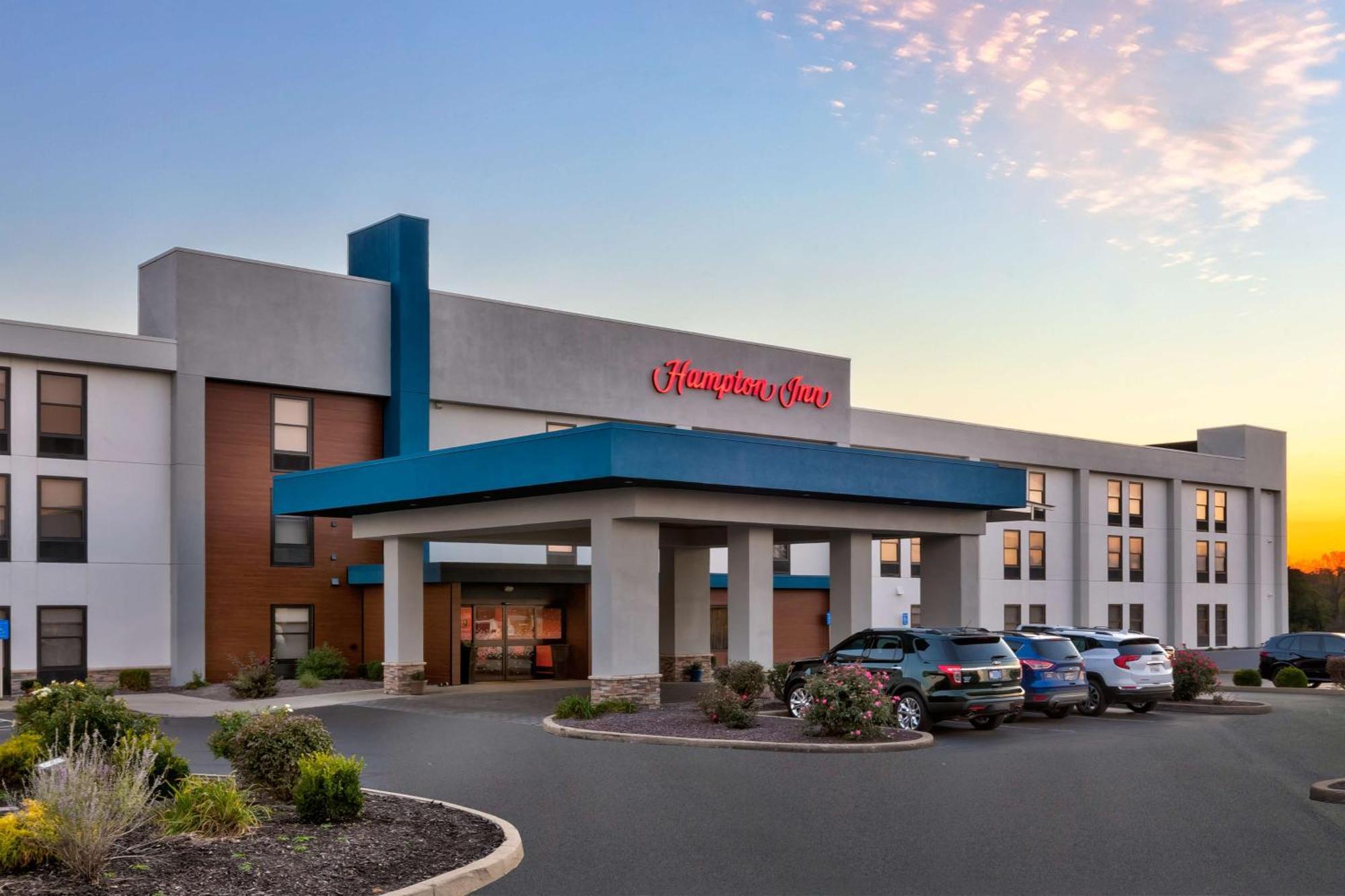 Hampton Inn Princeton Bagian luar foto