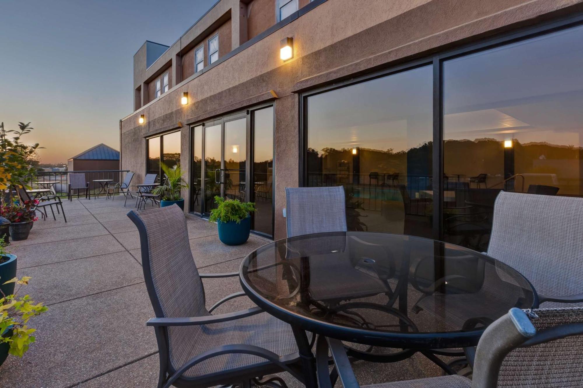 Hampton Inn Princeton Bagian luar foto